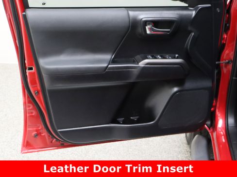 Used 2021 Toyota Tacoma TRD Sport w/ Technology Package image 12