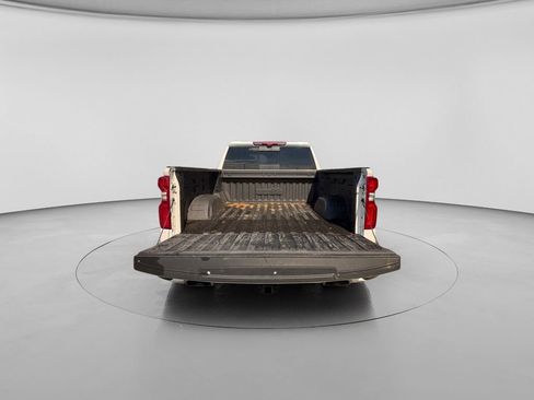 Used 2024 Chevrolet Silverado 1500 High Country w/ High Country Premium Package AWD/4WD image 18