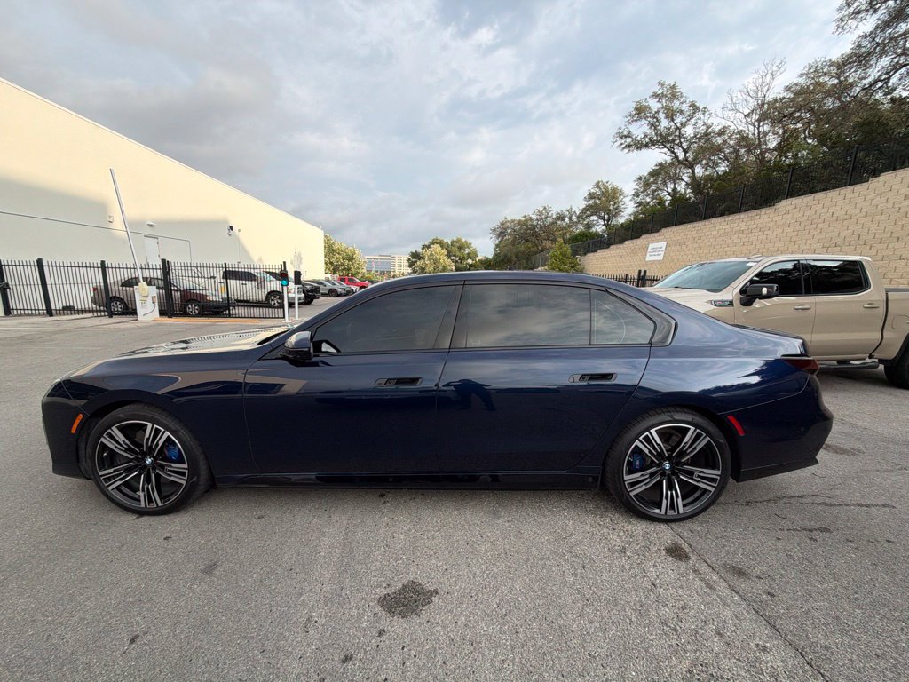 Certified 2024 BMW i7 xDrive60 w/ Executive Package AWD/4WD image 2