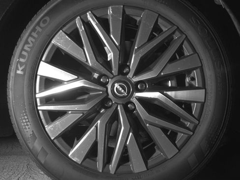 Used 2025 Nissan Altima 2.5 SV FWD image 13