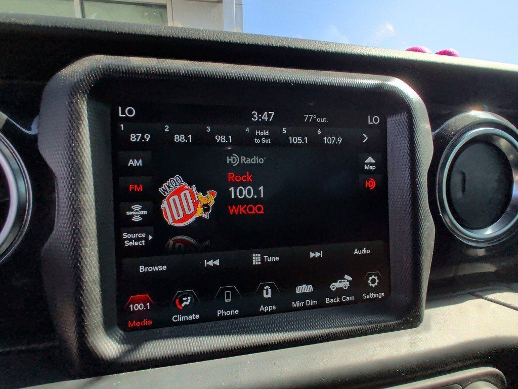 Used 2023 Jeep Wrangler Unlimited Sahara AWD/4WD image 8