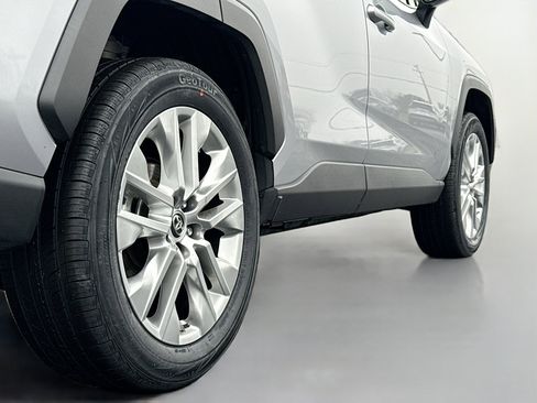 Used 2019 Toyota RAV4 XLE Premium image 16