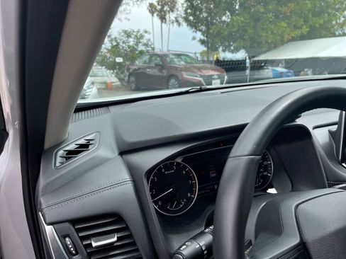 Used 2025 Nissan Rogue SV FWD image 36