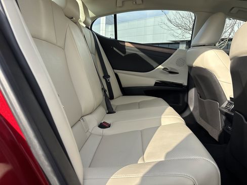 Certified 2025 Lexus ES 350 w/ Premium Package image 33