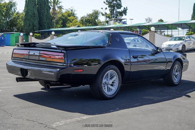 Used 1992 Pontiac Firebird Formula RWD image 8
