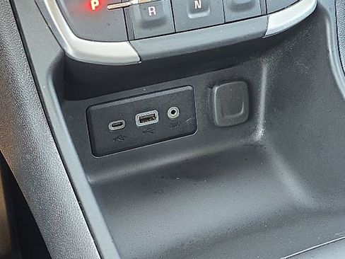 Used 2024 GMC Terrain SLE w/ Driver Convenience Package FWD image 32