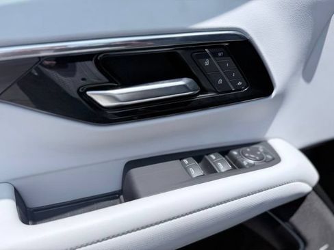 Certified 2025 Chevrolet Suburban Premier AWD/4WD image 10