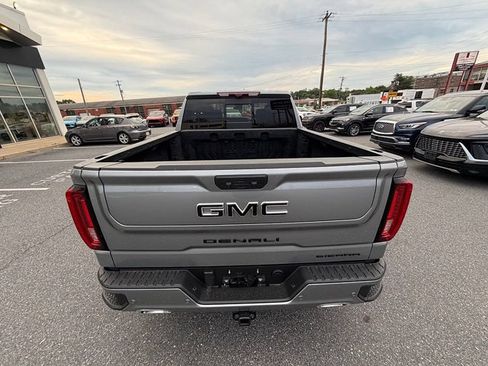 Used 2024 GMC Sierra 1500 Denali w/ Technology Package AWD/4WD image 5