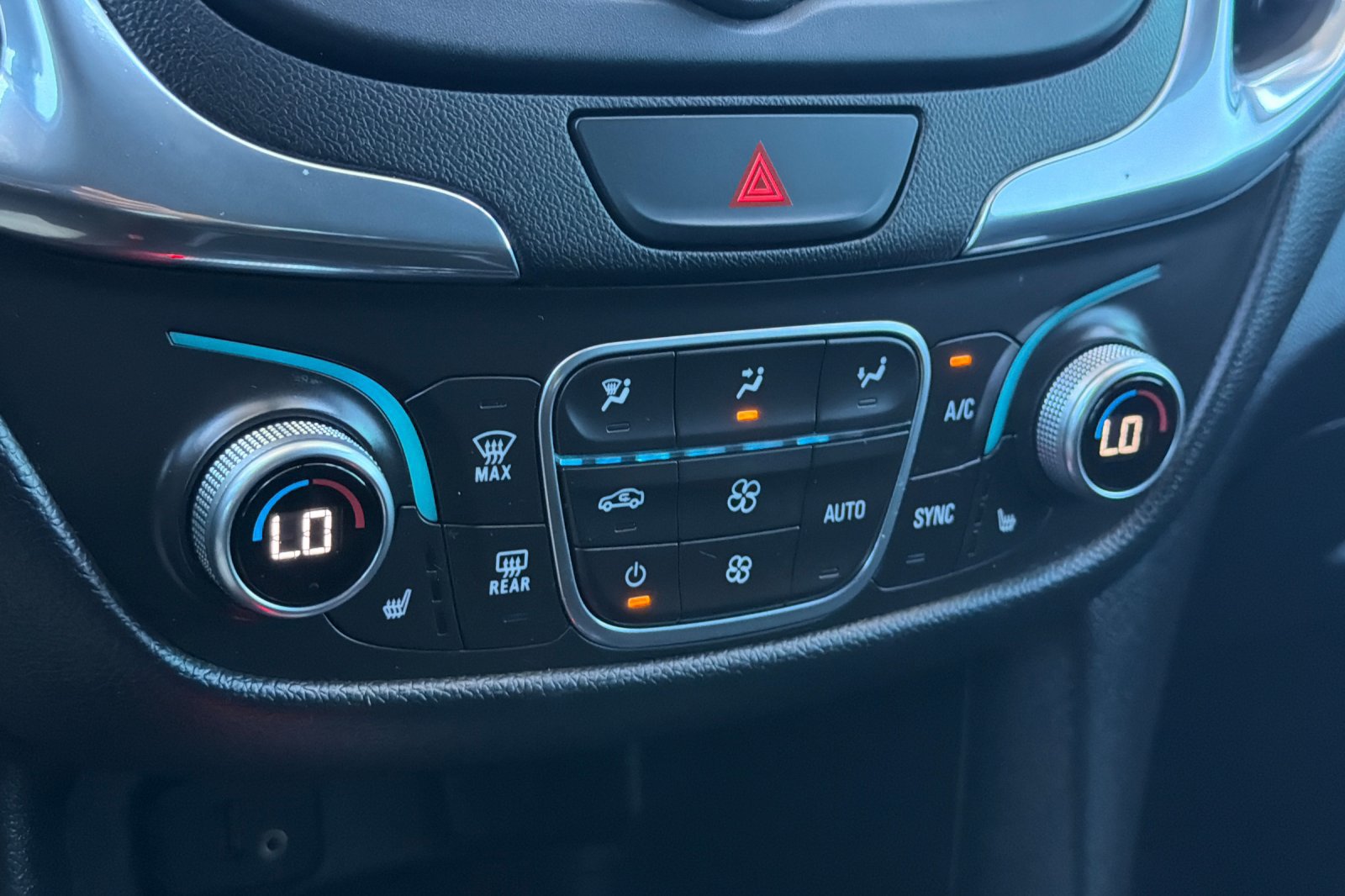 Used 2018 Chevrolet Equinox LT FWD image 25