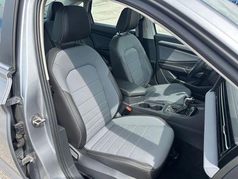 Used 2025 Volkswagen Jetta SE image 35