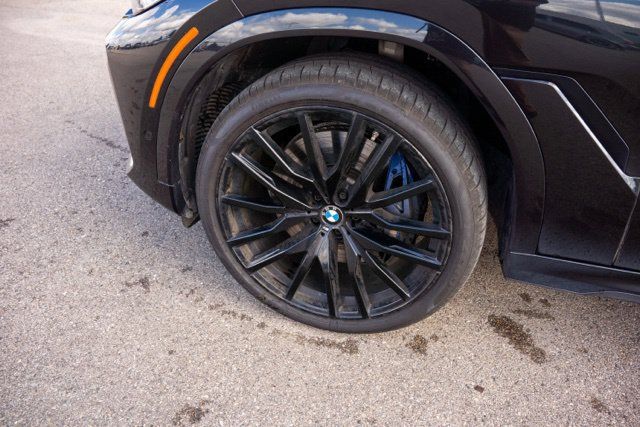 Used 2022 BMW X6 M50i w/ Premium Enhanced Package AWD/4WD image 12