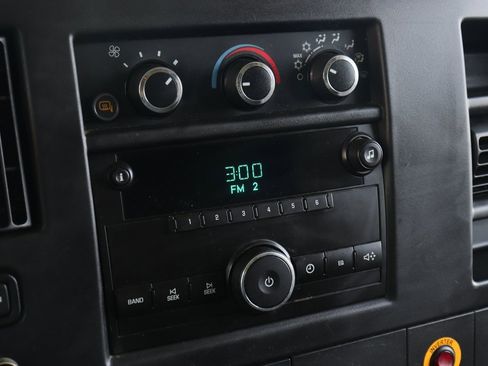 Used 2014 Chevrolet Express 2500 image 29