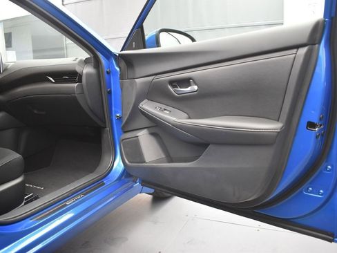 Used 2025 Nissan Sentra SV w/ Trunk Package image 25