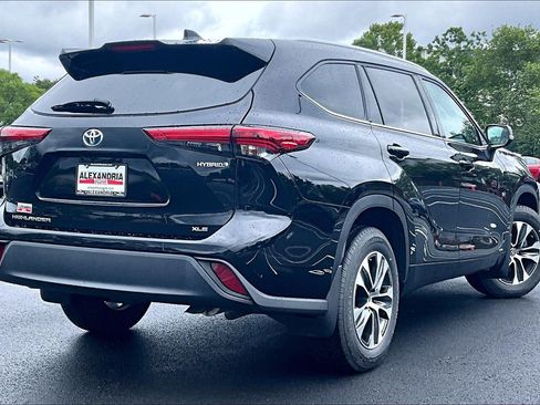 Used 2022 Toyota Highlander XLE AWD/4WD image 12