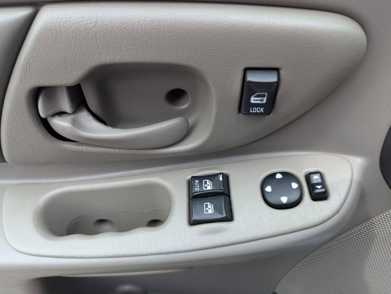 Used 2003 Chevrolet Monte Carlo LS FWD image 10
