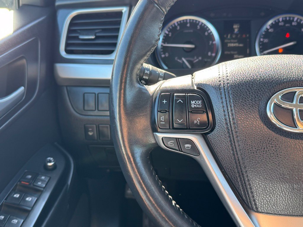 Used 2015 Toyota Highlander XLE FWD image 9
