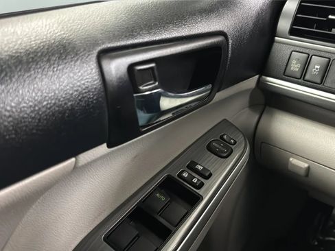 Used 2013 Toyota Camry XLE w/ Leather Pkg FWD image 16