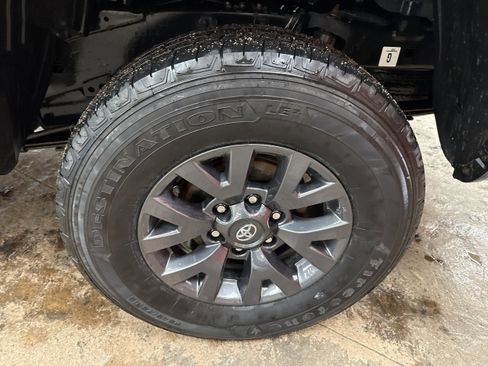 Used 2023 Toyota Tacoma SR5 w/ Black Out Package (TMS) AWD/4WD image 6