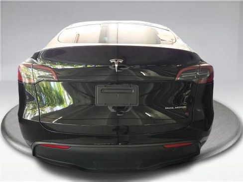 Used 2023 Tesla Model Y Long Range AWD/4WD image 8