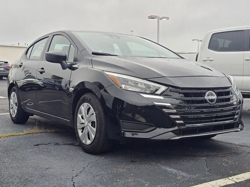 Used 2025 Nissan Versa S w/ Trunk Package FWD image 1