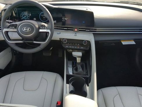 Used 2025 Hyundai Elantra Limited FWD image 13