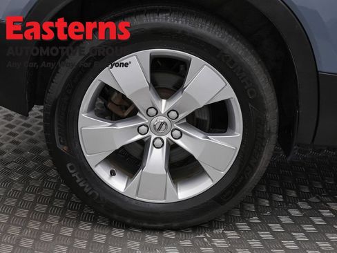 Used 2021 Volvo XC40 T4 Momentum FWD image 30