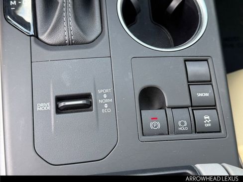 Used 2024 Toyota Highlander LE FWD image 21