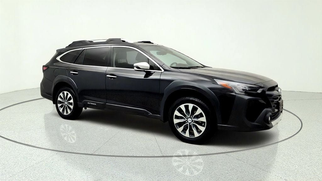 Used 2023 Subaru Outback Touring AWD/4WD image 3