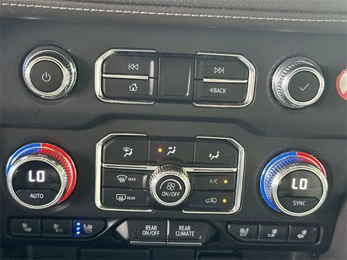 Used 2023 GMC Yukon SLT image 32