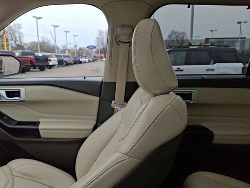 Used 2020 Ford Explorer Platinum image 17