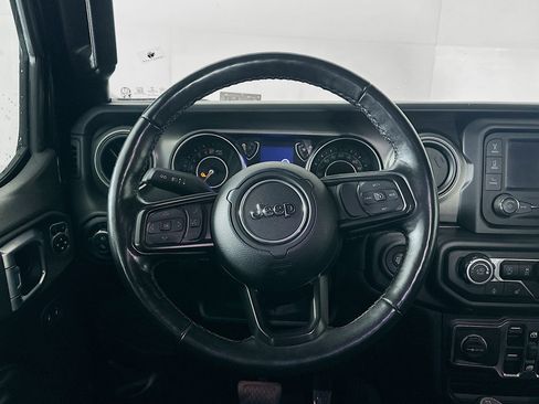 Used 2021 Jeep Gladiator Willys image 17