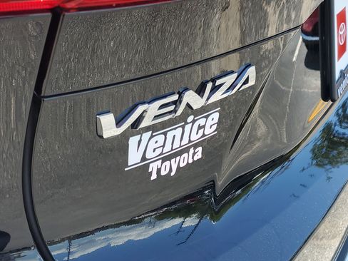 Certified 2024 Toyota Venza XLE AWD/4WD image 12