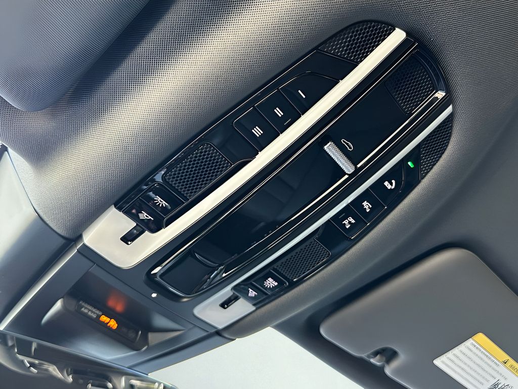 Used 2022 Porsche Cayenne E-Hybrid Coupe AWD/4WD image 79