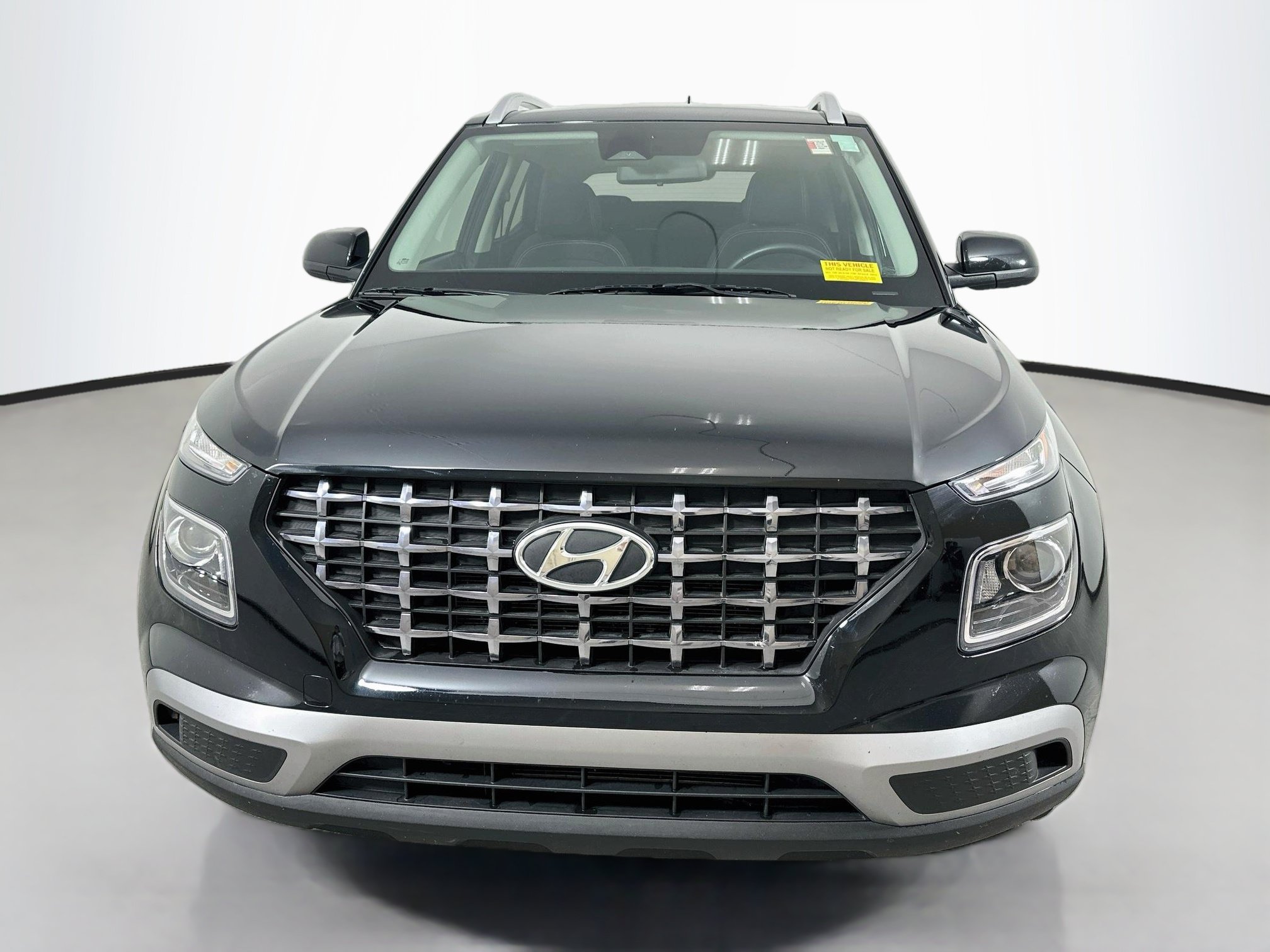 Used 2024 Hyundai Venue SEL FWD image 2