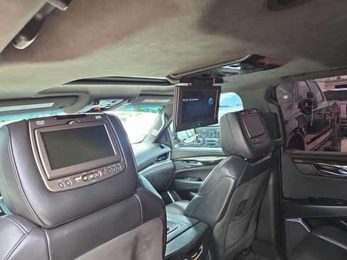 Used 2017 Cadillac Escalade Platinum AWD/4WD image 40