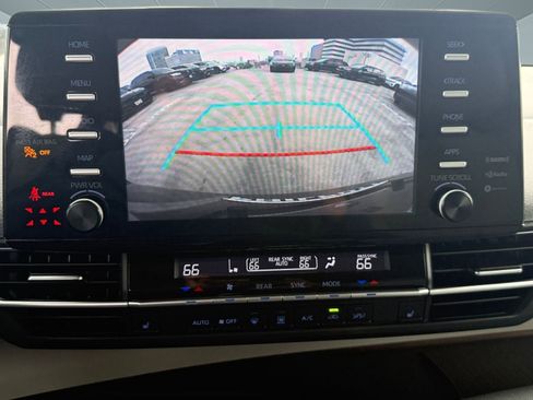 Used 2021 Toyota Sienna XLE image 25