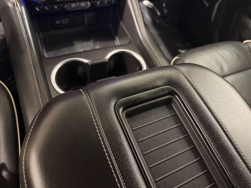 Used 2022 GMC Yukon SLT w/ SLT Luxury Package image 17