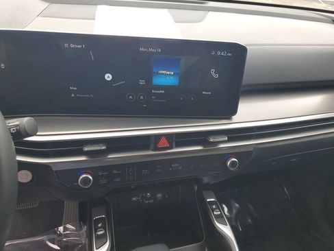 Used 2025 Kia Sorento S w/ Panoramic Sunroof Package FWD image 16
