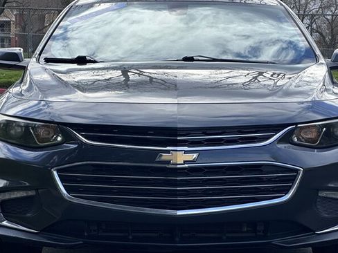 Used 2017 Chevrolet Malibu LT image 3