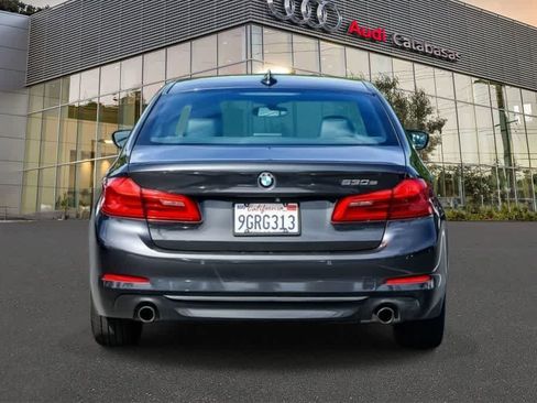 Used 2019 BMW 530e w/ Convenience Package RWD image 3