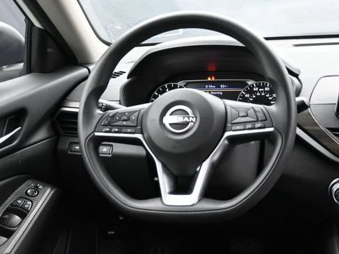 Used 2024 Nissan Altima 2.5 SV AWD/4WD image 14