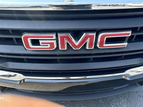 Used 2023 GMC Terrain SLE w/ Driver Convenience Package image 29