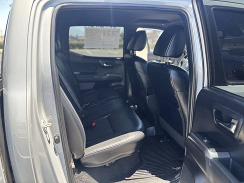 Used 2019 Toyota Tacoma TRD Sport AWD/4WD image 13