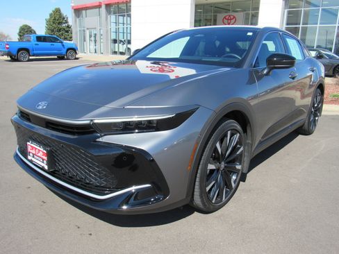 Used 2026 Toyota Crown Platinum image 2