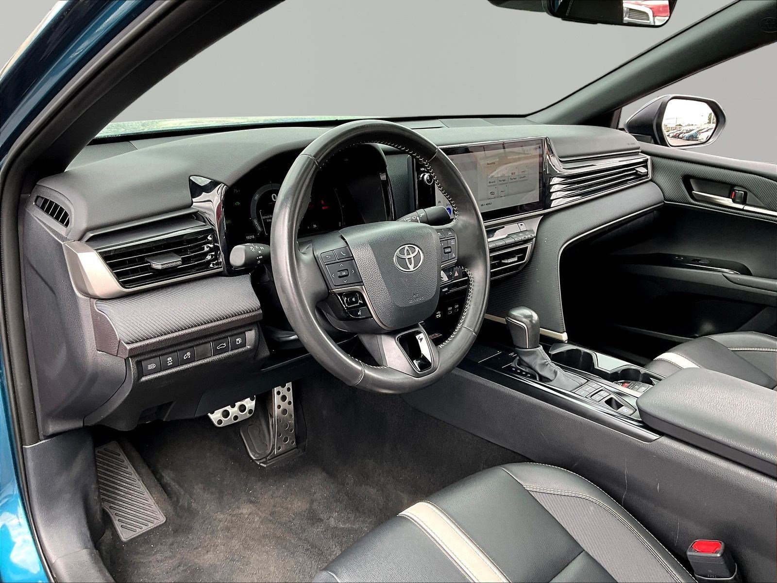 Used 2025 Toyota Camry SE w/ Multimedia Upgrade Package FWD image 17