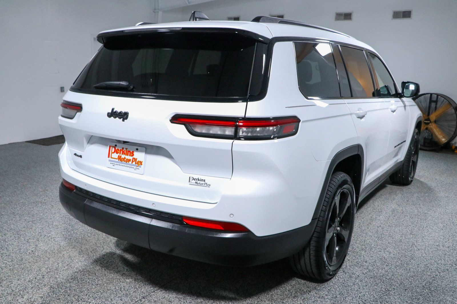 Used 2023 Jeep Grand Cherokee L Laredo AWD/4WD image 7