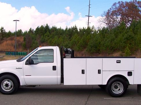 Used 2006 Ford F350 XL image 5