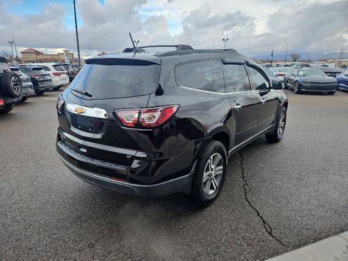 Used 2017 Chevrolet Traverse LT image 5