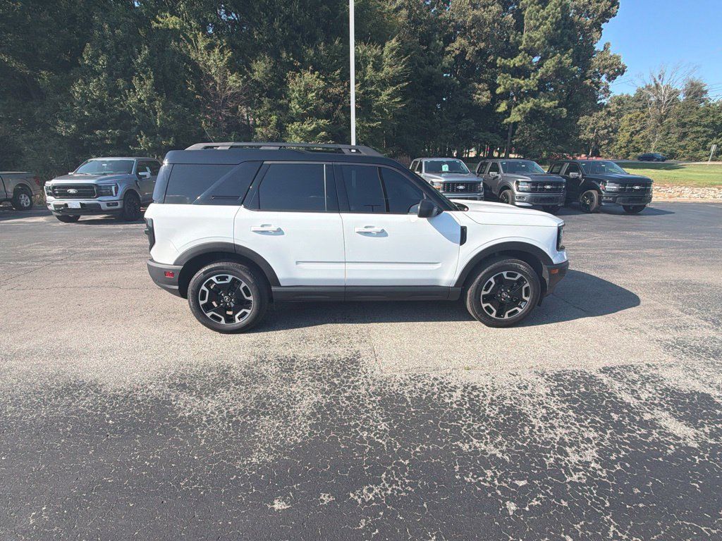 Used 2024 Ford Bronco Sport Outer Banks w/ Tech Package AWD/4WD image 2