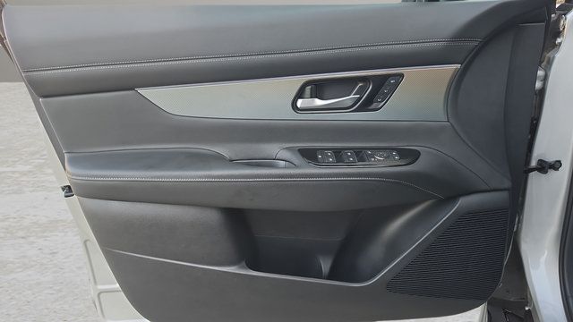 Used 2025 Nissan Murano SL AWD/4WD image 35